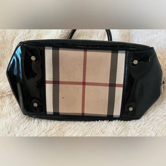 Burberry Black and Cream Shoulder Bag - Picture 2 of 16